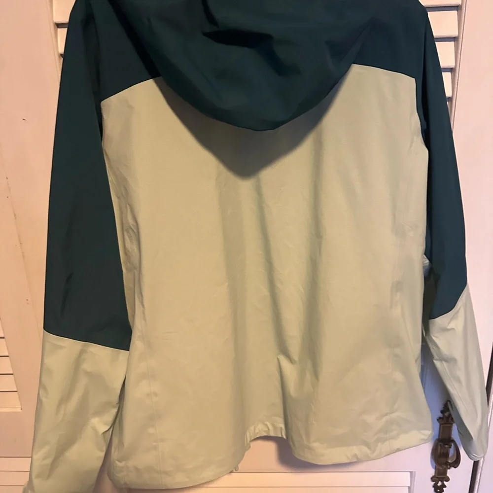 LL Bean women’s raincoat size medium - Picture 6 of 8